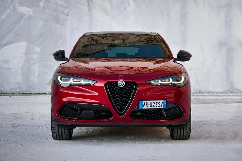 Alfa Romeo Stelvio: il frontale