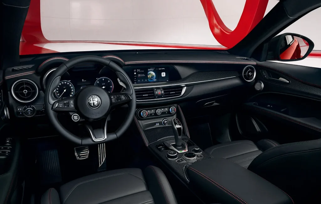 Alfa Romeo Stelvio: gli interni